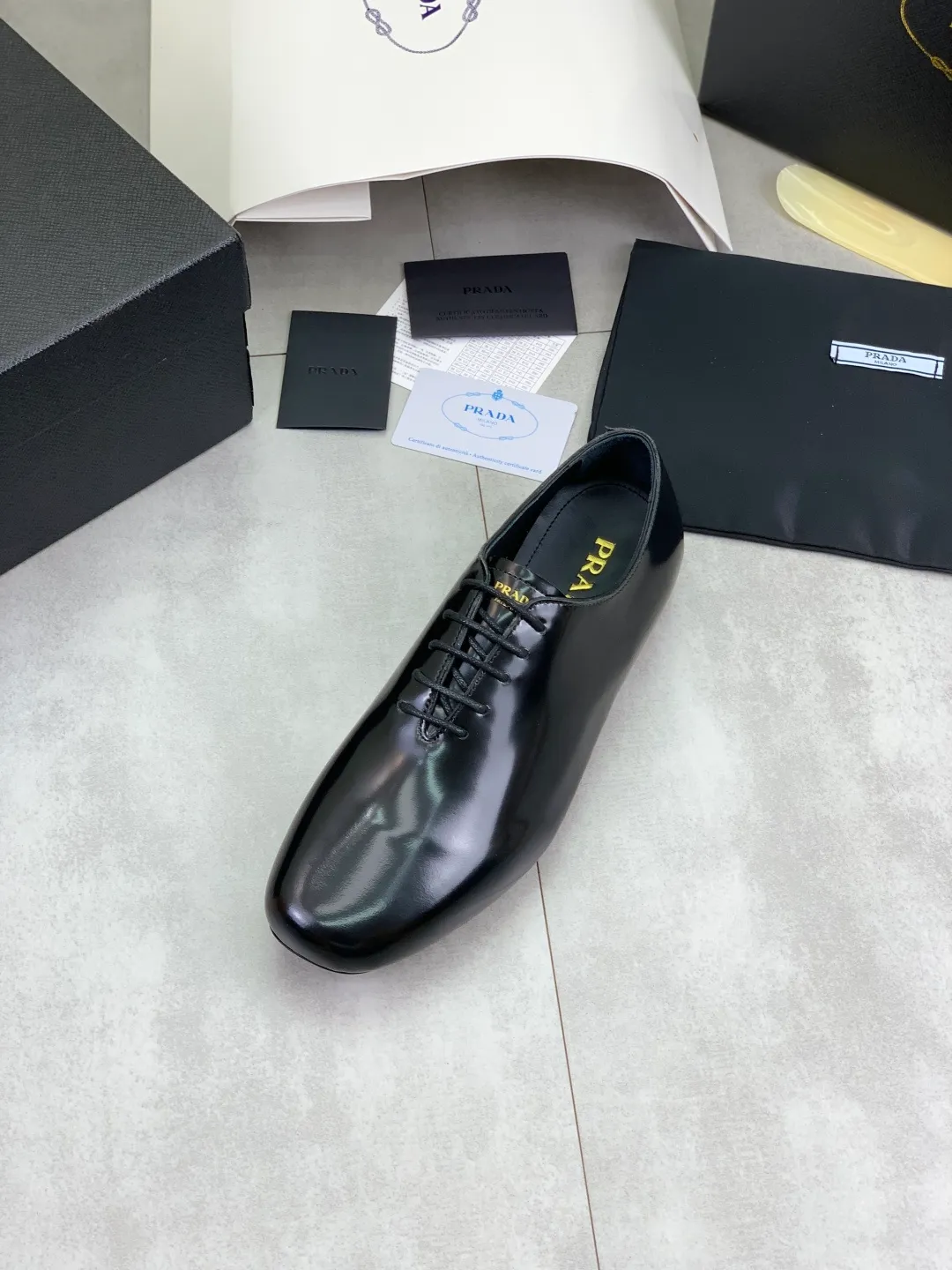 Men's shoes 💰P680 new style 💰 💎💎💎water dyed cowhide original quality PRADA —🆘.Prada Original order purchase, high-end business leather shoes, fabric: Made of Italian imported calfskin with color-brushed edges➕water-dyed cow lining/cowhide lining➕Specially available original outsole, fine workmanship, real product^_^photographed🎬size: 39-44 (38 45 custom-made)